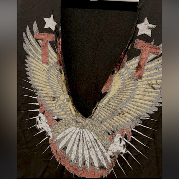 Distressed cutout v neck - Picture 3 of 4